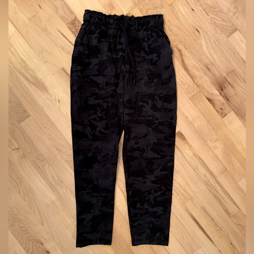 Lululemon Keep Moving Pant size 6